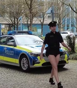 Por falta de uniformes, policiais na Alemanha protestam sem calças