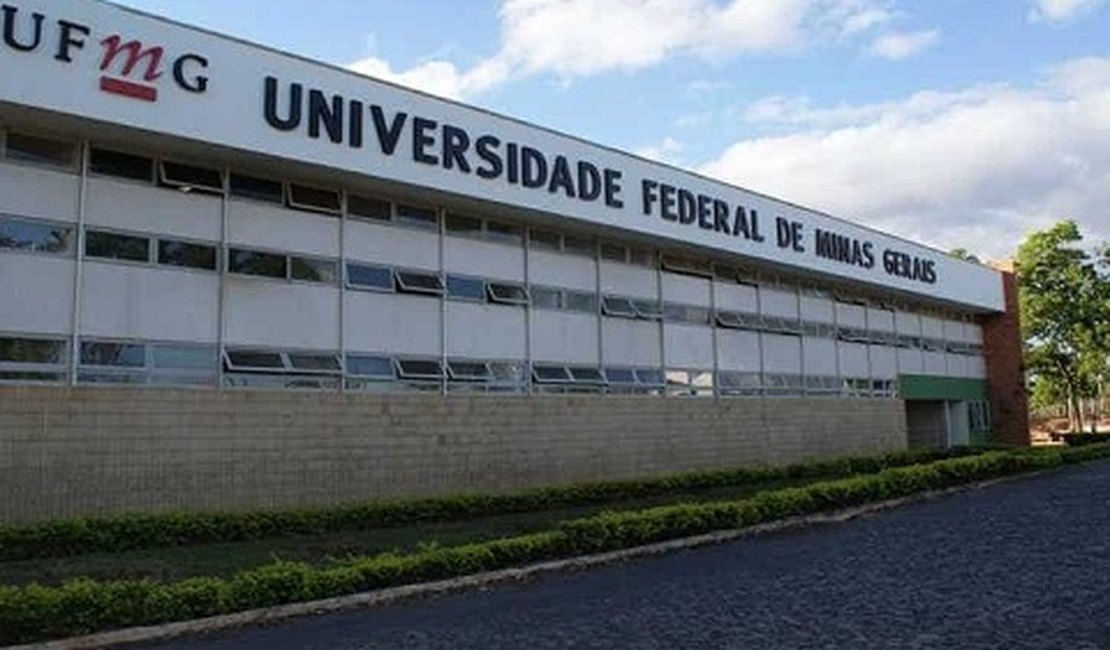 Aluno branco que entrou em medicina por cota de negros desiste de curso