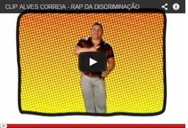 Irreverente, Alves Correia canta e dança no 'Rap da Discriminação'