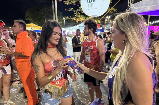 Sesau oferece apoio psicológico e acolhimento para foliões no Jaraguá Folia