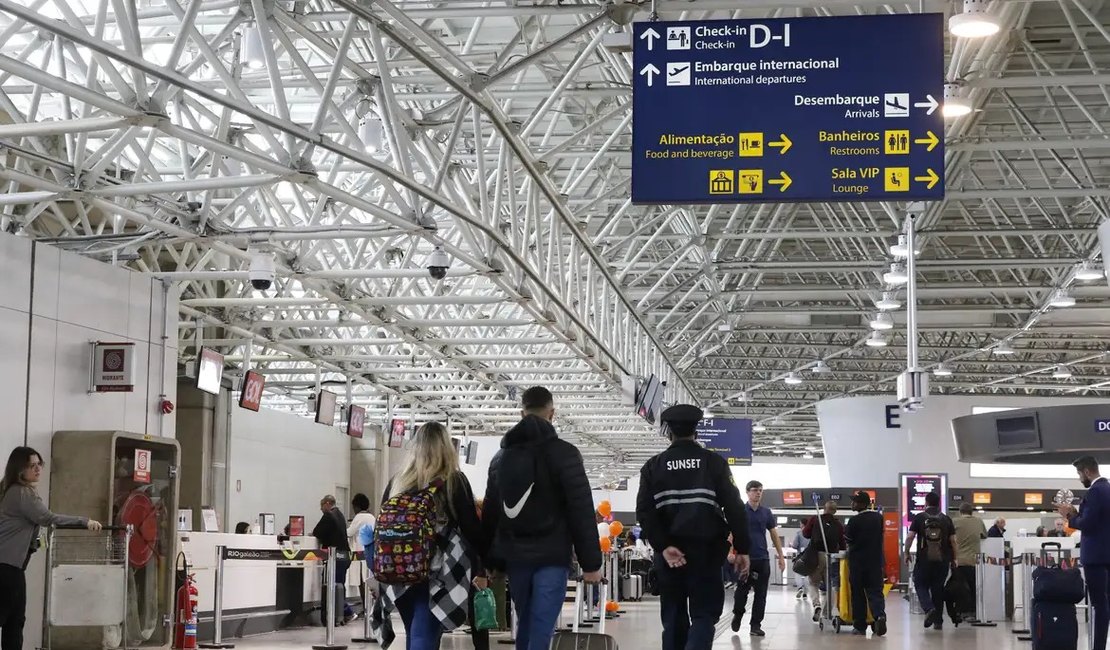 Homem é preso em aeroporto ao ser flagrado transportando 3,2 kg de maconha em peixes