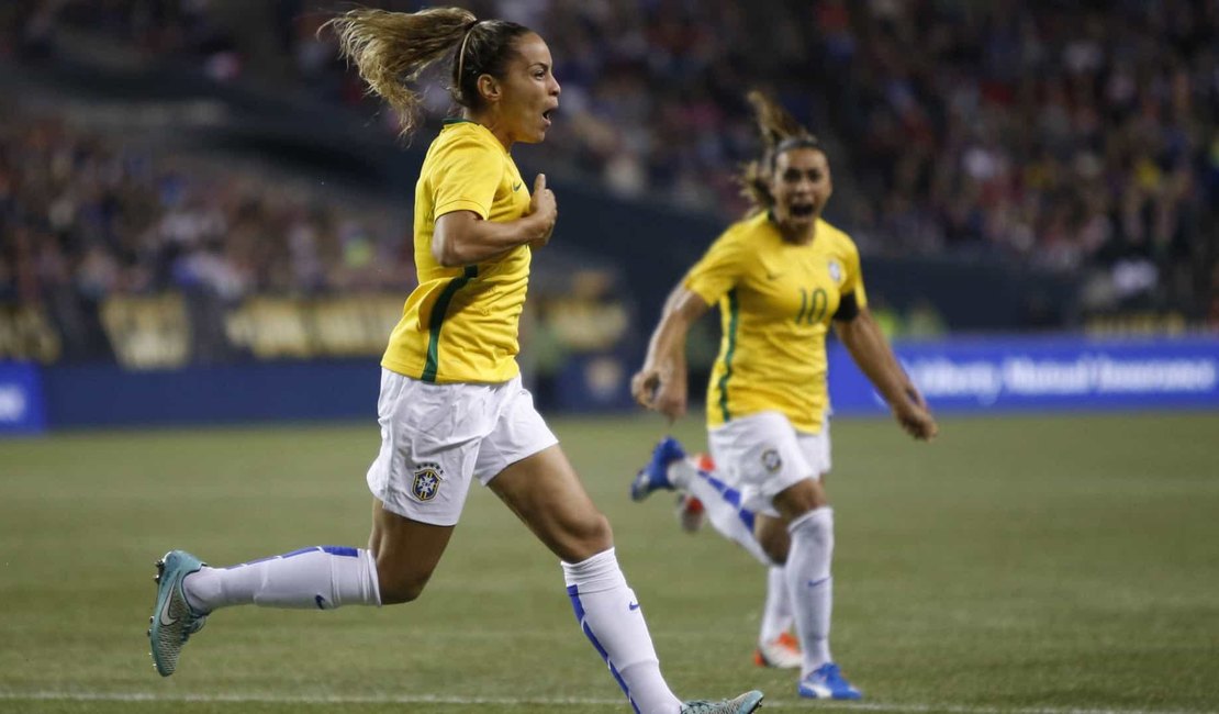 Seleção brasileira feminina volta ao top 10 de ranking da Fifa