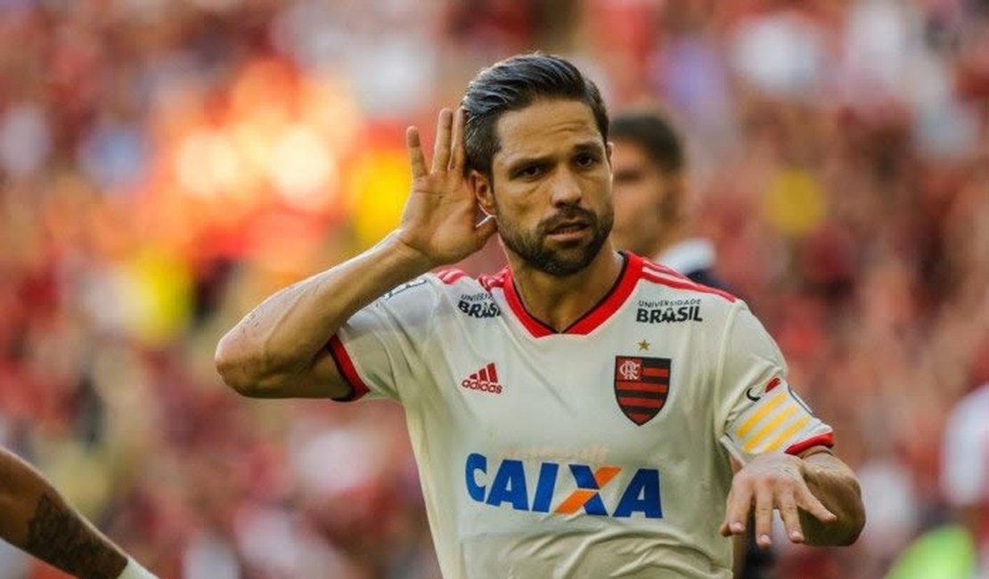 Flamengo vence com gols de Diego e Paquetá e volta à liderança