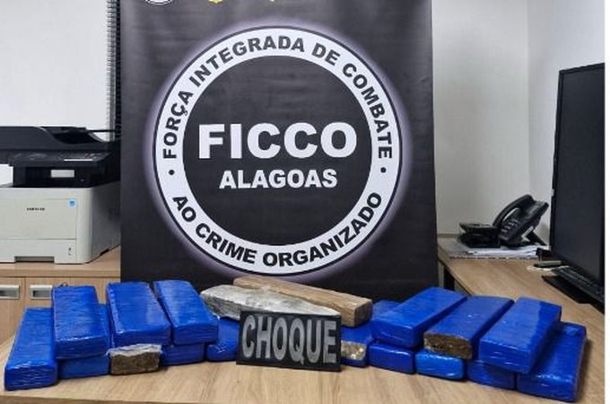 Ação conjunta da PF, com PM e Polícia Penal apreende 20 kg de maconha e prende dupla, em Rio Largo