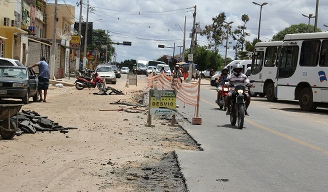 Prefeitura intensifica revitalização de ruas que receberam esgotamento sanitário
