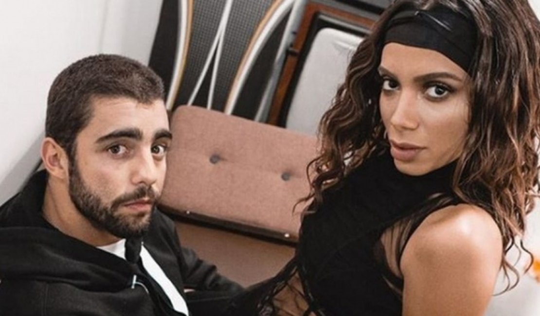 Anitta e Pedro Scooby terminam namoro, diz colunista
