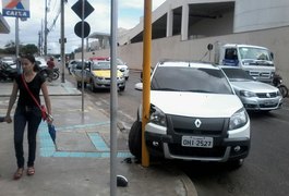 Caminhão e carro se envolvem em acidente no Santa Edwirges, em Arapiraca