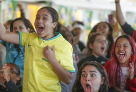 Comissão aprova meia-entrada para mulheres em jogos de futebol