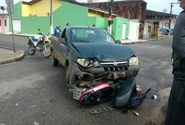 Colisão entre carro e moto deixa duas mulheres feridas em Arapiraca