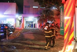 Incêndio atinge Maternidade Escola Santa Mônica, em Maceió; mães são transferidas por causa da fumaça