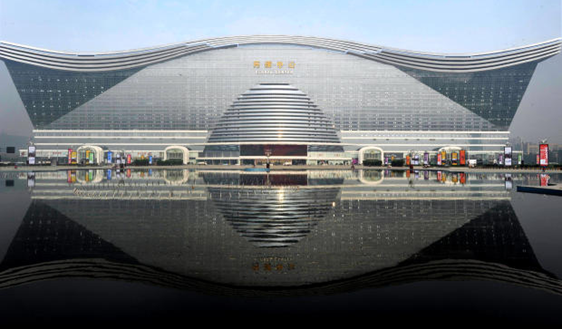 Edifício mais largo do mundo é inaugurado na China