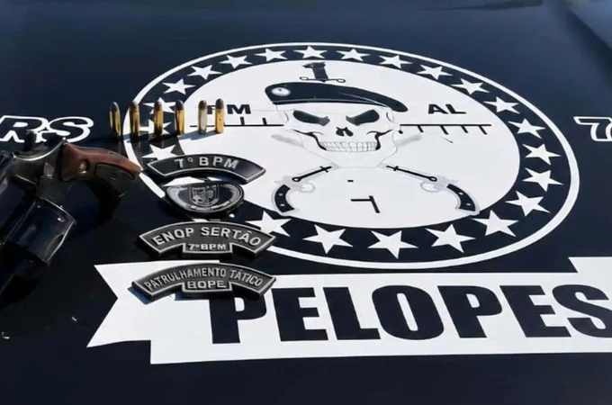 PM prende idoso com arma e munições durante cumprimento de mandado no Sertão alagoano