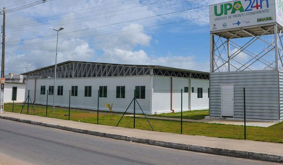 Homem é golpeado com garrafa de vidro na porta de casa em Maceió