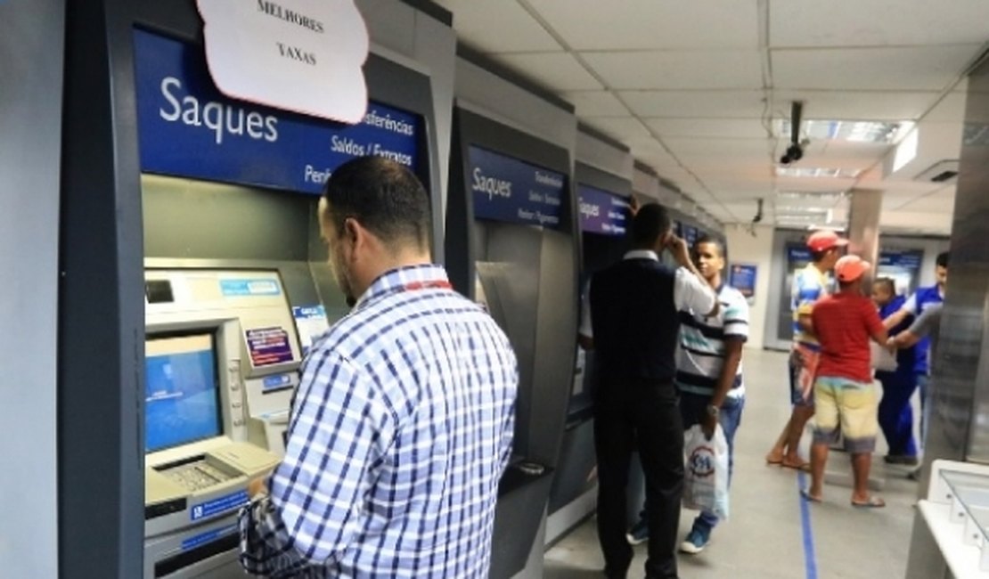 Estado paga segunda faixa salarial neste sábado (11)