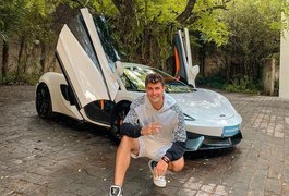 Youtuber Rezende compra carrão de luxo avaliado em mais de R$ 2 milhões