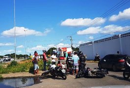 Colisão entre duas motos deixa uma pessoa ferida na AL-220, em Arapiraca