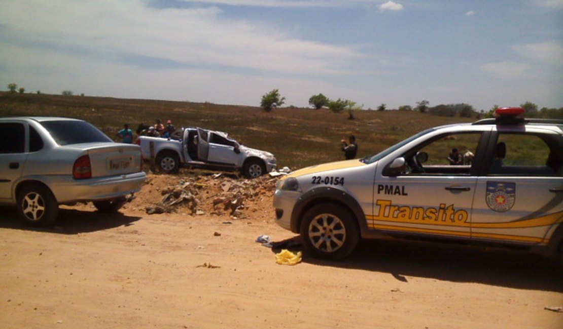 Motorista perde o controle e veículo capota na zona rural de Arapiraca