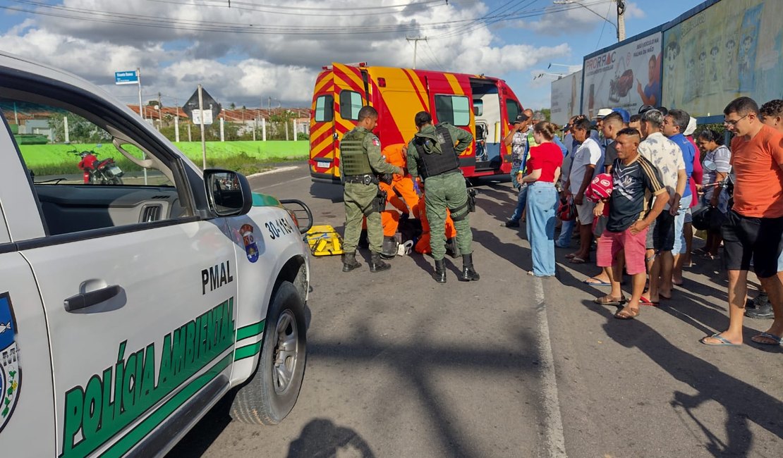 Acidente envolvendo moto e cinquentinha deixa três feridos em Arapiraca; assista