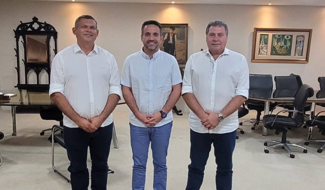Prefeito de Feira Grande apresenta solicitações ao governador de Alagoas durante reunião