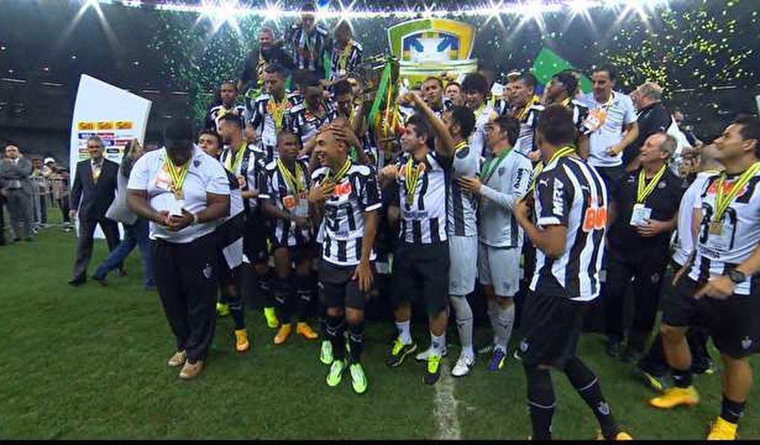 Galo conquista Copa do Brasil e termina ano sem perder para o rival