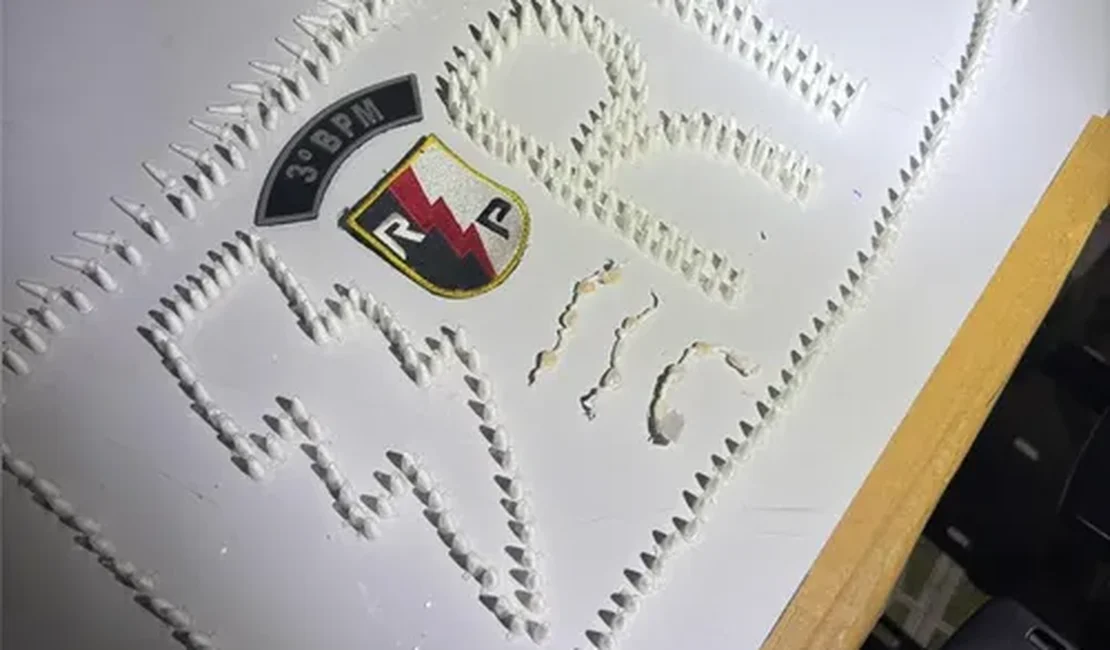 Polícia Militar apreende drogas, celulares e simulacro de pistola em operações em Delmiro Gouveia e Arapiraca