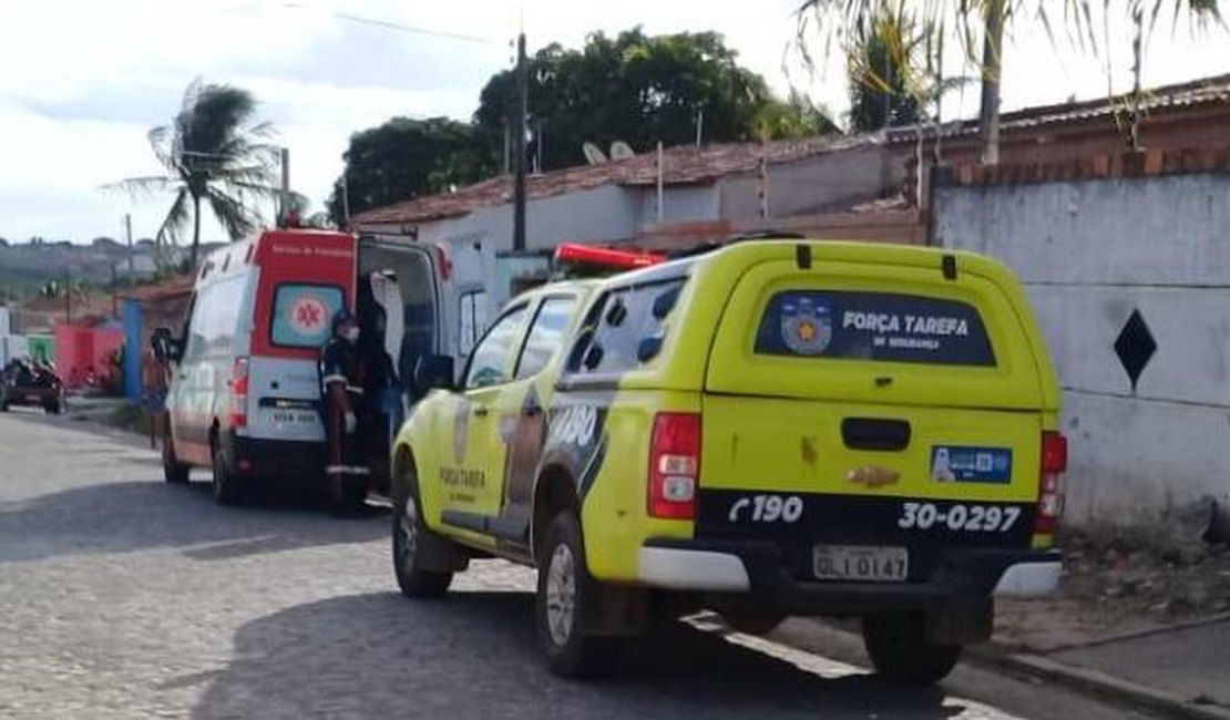 Bebedeira entre amigos termina com um ferido acidentalmente no bairro Canafístula, em Arapiraca