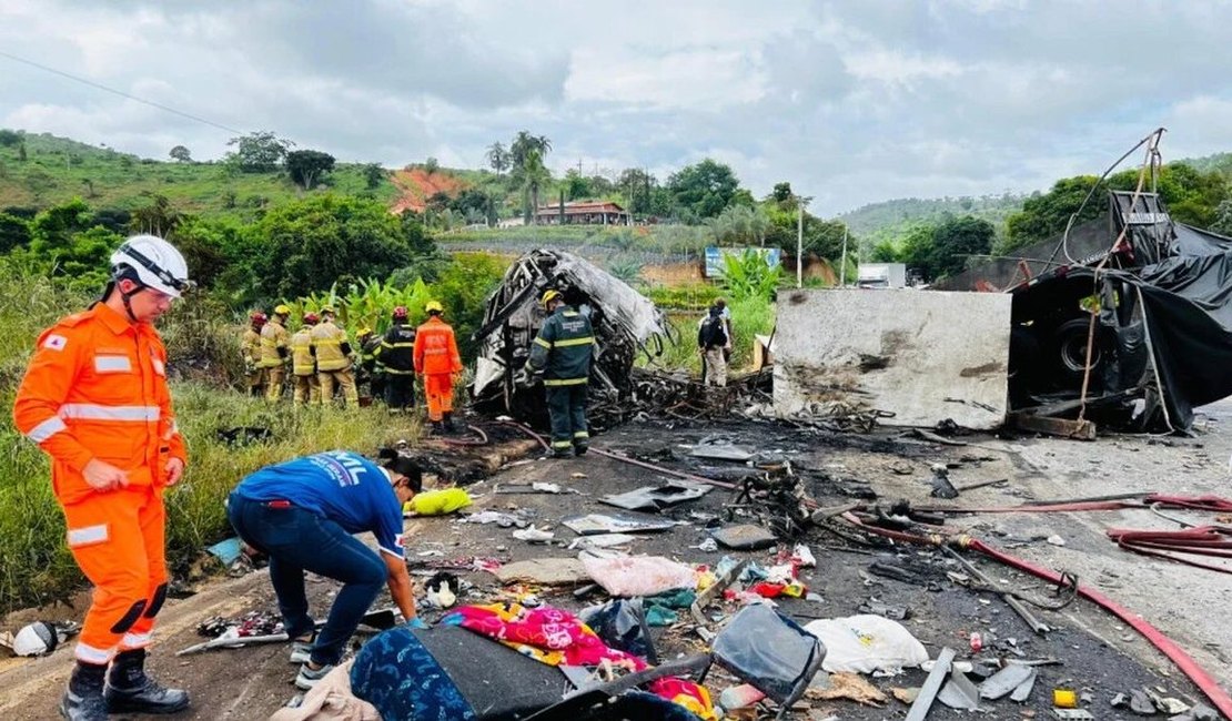 Casal e bebê de 1 ano que estavam em ônibus na BR-116 iam passar Natal na Bahia