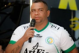 Walter é apresentado em novo clube e forma física chama a atenção