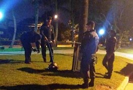 Jiboia de quase 2 metros é capturada no jardim de um condomínio residencial em Maceió