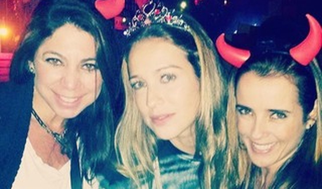 Luana Piovani curte noitada com amigas no Rio: 'Bailinho'