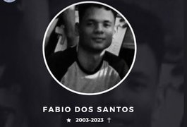 Jovem que morreu após se afogar na Barra de São Miguel estudava para se tornar guia turístico