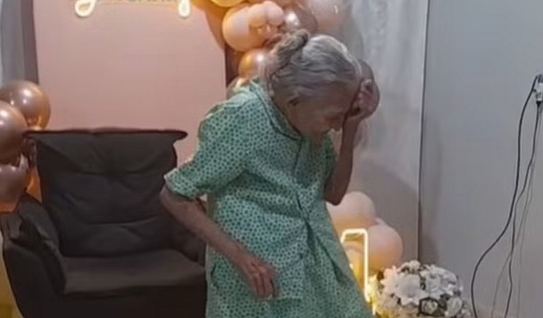 VÍDEO: Idosa de 104 anos viraliza ao celebrar aniversário dançando forró de Luiz Gonzaga, em Pernambuco