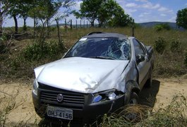 Homem dorme ao volante e capota carro na estrada de Girau do Ponciano