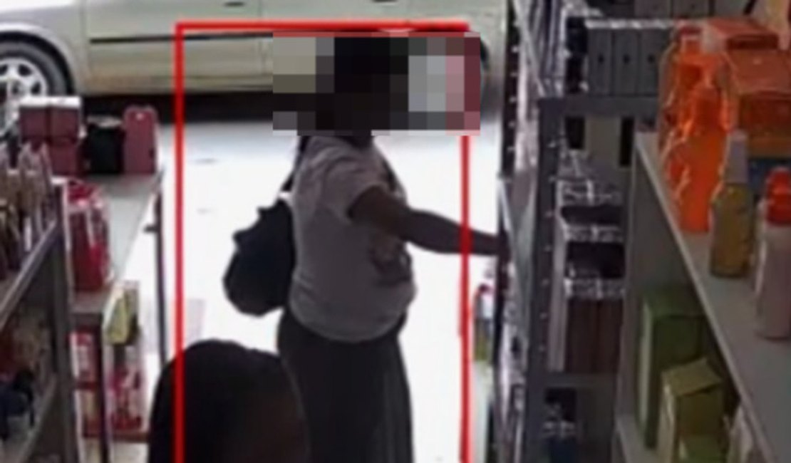 VÍDEO: Mulher é flagrada furtando produto em loja no Centro de Arapiraca
