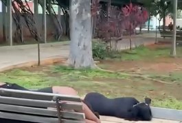 VÍDEO: Pessoas dormem em praça após show do cantor Pablo em cidade na Paraíba