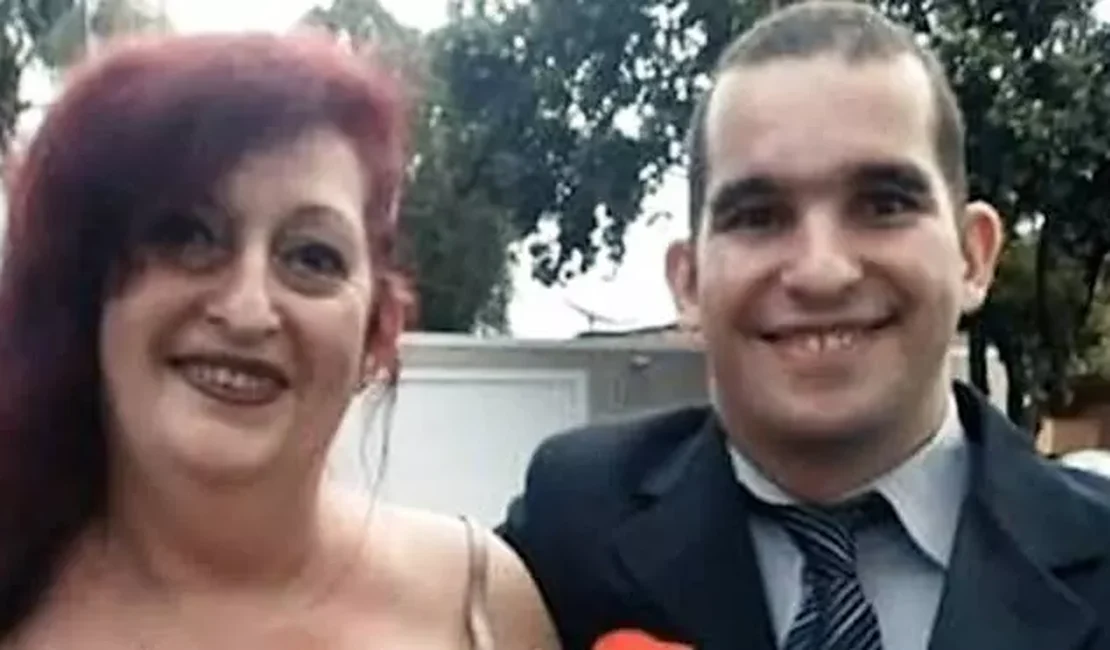 Homem que assassinou a mãe e o padrasto fez rituais macabros pelado no cemitério para atrair a morte do casal