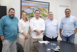 Prefeito Luciano Barbosa recebe gestores da Uninassau