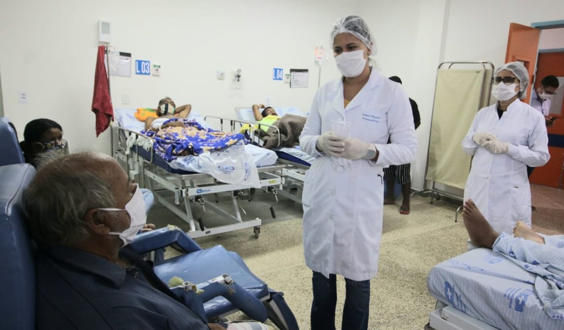 HE do Agreste doa máscaras feitas por voluntários para acompanhantes de pacientes