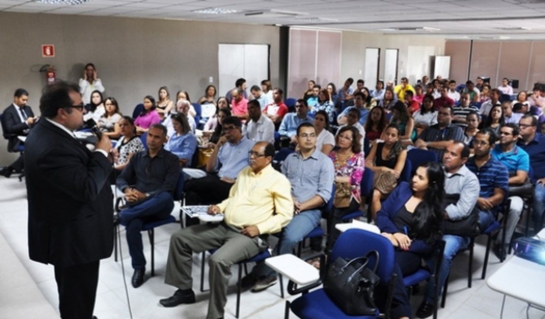 Contadores participam de curso em atualização tributária