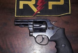 Após perseguição, jovem é detido com arma de fogo em Arapiraca