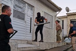 Operação da SSP/AL cumpre 40 mandados contra integrantes do CV e do PCC em Alagoas