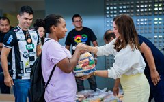 Prefeitura entrega cestas básicas da Corrida da Emancipação a famílias assistidas pelos CRAS de Arapiraca