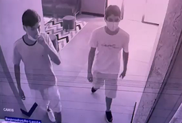 VÍDEO. Polícia Civil está à procura de jovens suspeitos de invadir apartamento na Ponta Verde