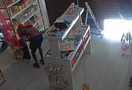 Homem invade loja de cosméticos duas vezes no mesmo dia e furta cerca de R$ 7 mil em produtos, em Maceió