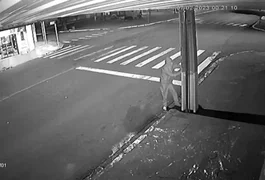 Câmeras flagram pessoa espalhando cartazes de campeonato de masturbação no Paraná