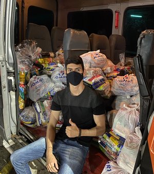 Cantor Willy Vaqueiro realiza doação de 200 cestas básicas