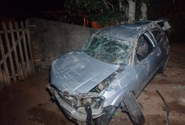 Vídeo. Colisão de carro em árvores deixa dois presos às ferragens, na AL 115 em Arapiraca