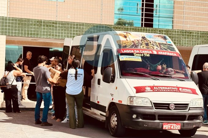 Urnas eletrônicas são entregues aos locais de votação para o segundo turno das eleições em Arapiraca