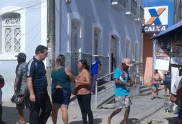 Idoso sofre mal súbito e morre no interior de agência bancária em Penedo