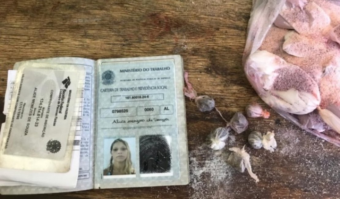 Mulher é presa ao tentar entrar em presídio de Maceió com droga em pó de suco